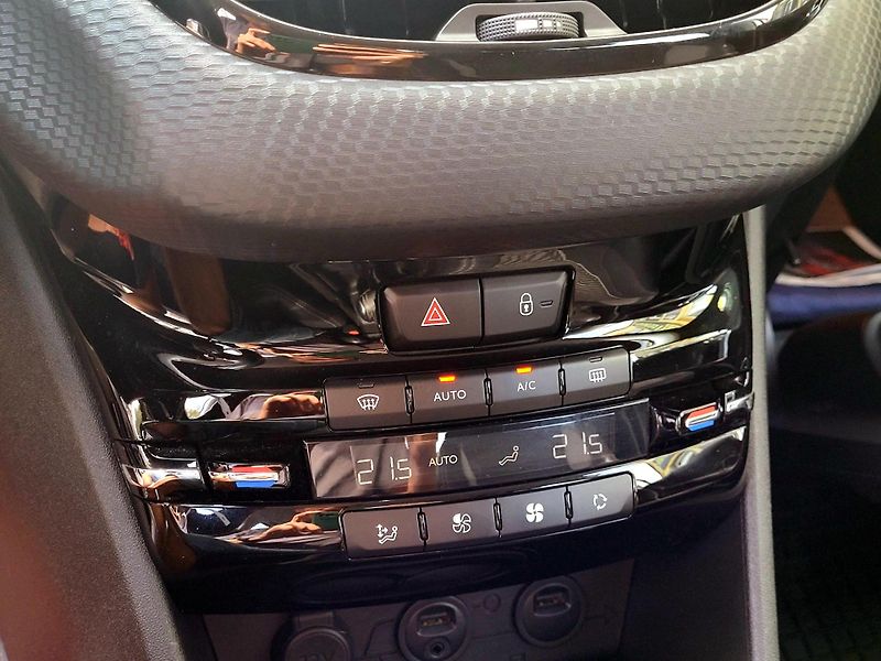 Peugeot 2008 PT Allure *ROZVODY*serv.kn     - fotka 37 z 46