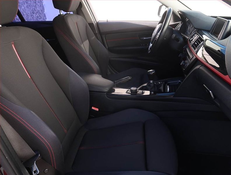 BMW Řada 3 (2014) Sport Line 320 i, Serv.kniha - fotka 9 z 17