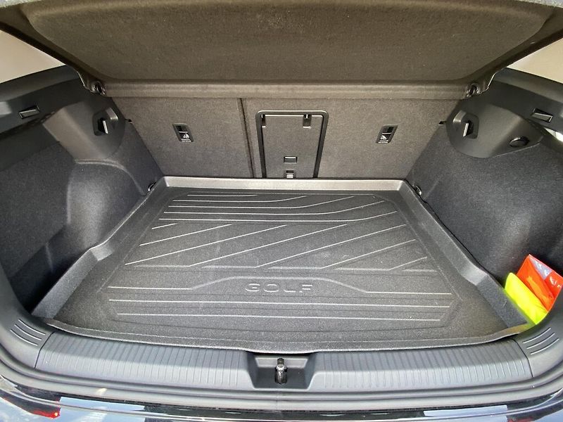 Volkswagen Golf 1,5 e-TSI 85 kW Life MHEV DSG - fotka 27 z 27