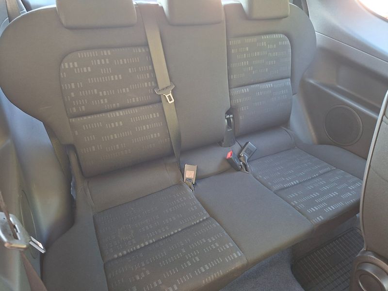 Mitsubishi Colt (2005) 1.3i 70kW AUT -KLIMATIZACE - fotka 19 z 24