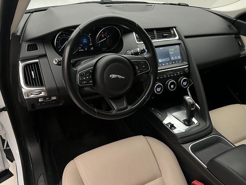 Jaguar E-Pace P250 AWD AUT - fotka 4 z 44