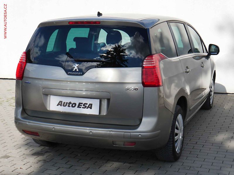 Peugeot 5008 (2015) 1.6HDi, 2.maj,ČR, Allure - fotka 4 z 19