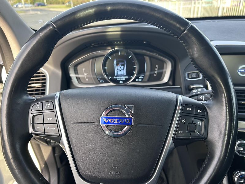 Volvo XC60 2.4 D5 Summum Polestar AWD  - fotka 23 z 33