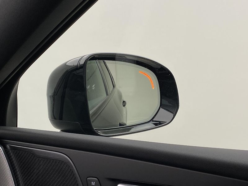 Volvo XC60 B5 AWD BLACK EDITION AUT CZ - fotka 35 z 60