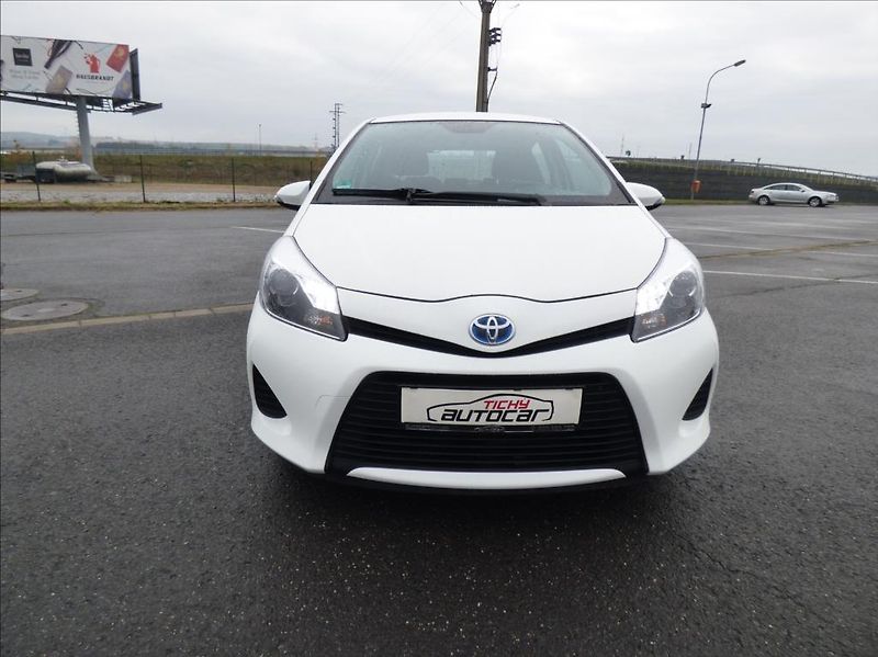Toyota Yaris 1,5 Hybrid, Digi Klima, servis - fotka 8 z 60