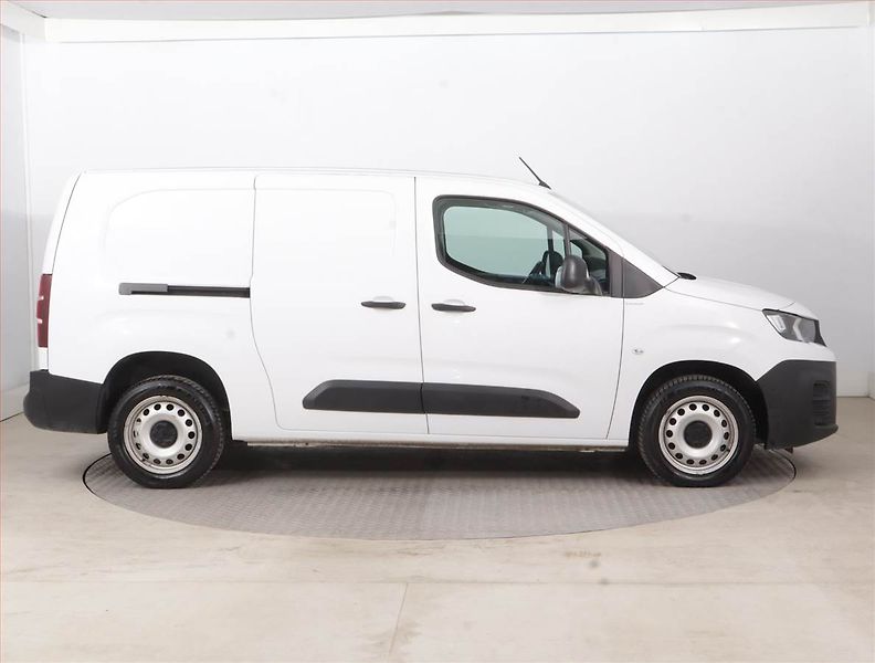 Peugeot Partner (2023) Maxi 1.5 BlueHDi, 3Místa, ČR - fotka 6 z 16