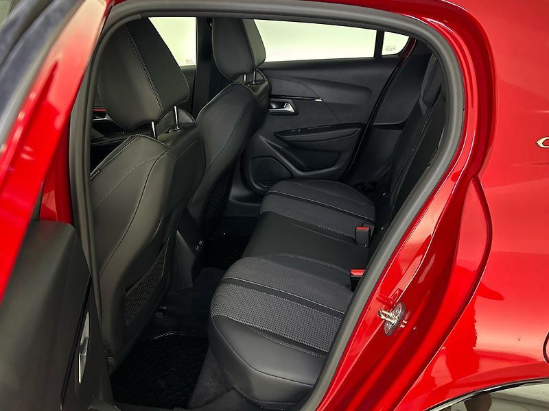 Peugeot 208 GT - fotka 8 z 28