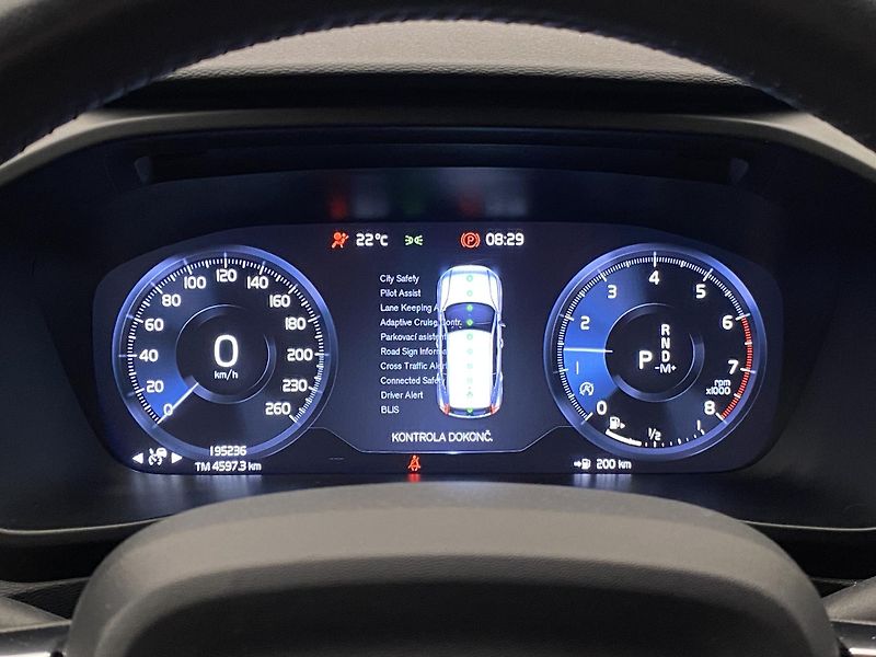 Volvo XC40 T5 AWD MOMENTUM AUT - fotka 35 z 45