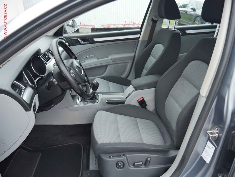 Škoda Superb (2010) 2.0TDi, Ambition, AC - fotka 9 z 17