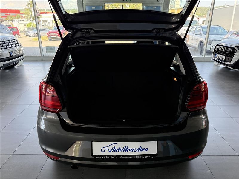 Volkswagen Polo 1,2   TSI 66KW,HIGHLINE,1.MAJ - fotka 20 z 22