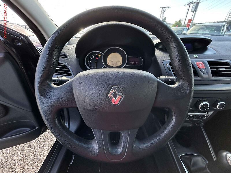Renault Mégane (2009) 1.6 16V - fotka 12 z 16
