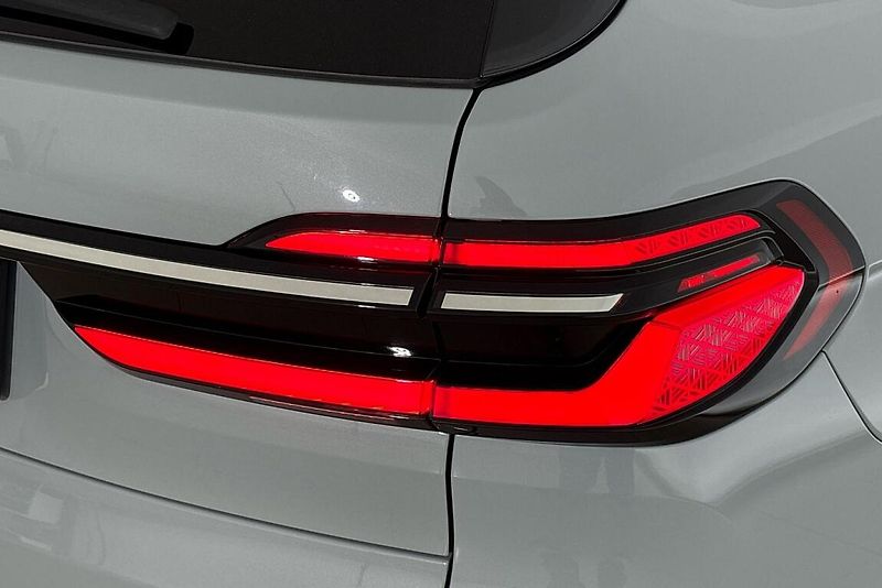 BMW X7 xDrive40i - fotka 5 z 29