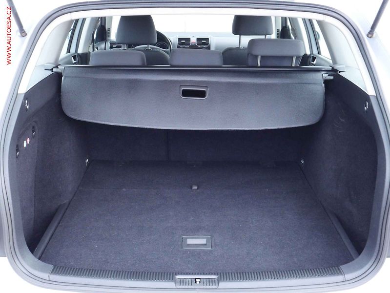 Volkswagen Golf (2009) 1.6i, 2.maj, AC - fotka 7 z 14