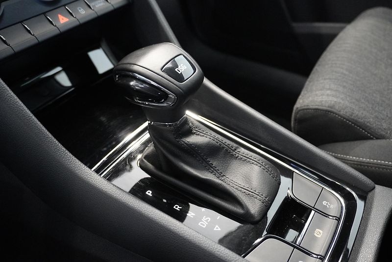 Škoda Karoq 1,5 TSI STYLE AUT. - fotka 14 z 27