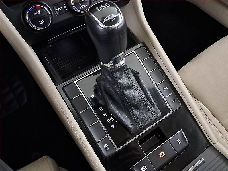 Škoda Superb (2016) 2.0 TDI, Automat, Kůže, Navi - fotka 13 z 23