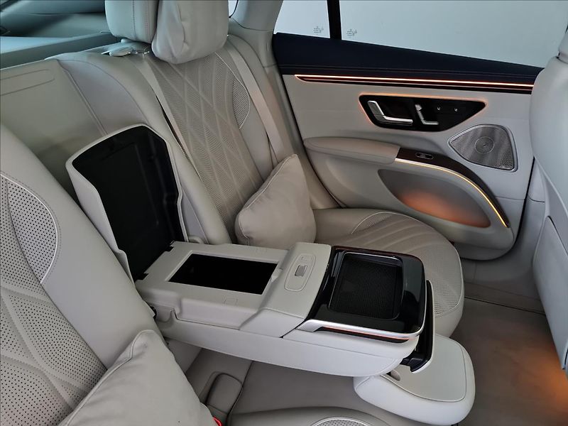 Mercedes-Benz EQS 580 4MATIC AMG Line - fotka 21 z 23