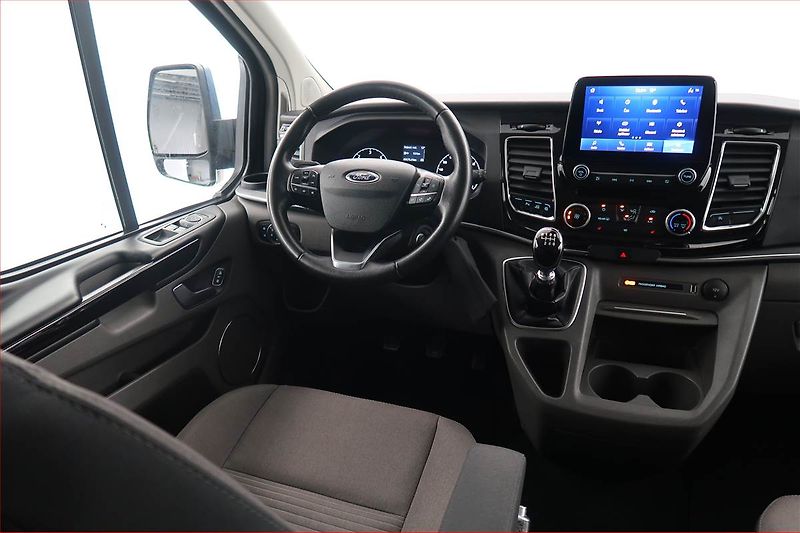 Ford Tourneo Custom (2022) Titanium 2.0 EcoBlue, ČR, 1Maj - fotka 7 z 19