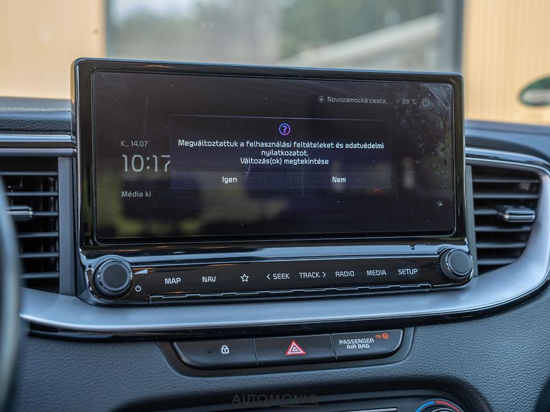 Kia Ceed SW (2022) 1.5 T-GDI Platinum Automat JBL - fotka 7 z 21