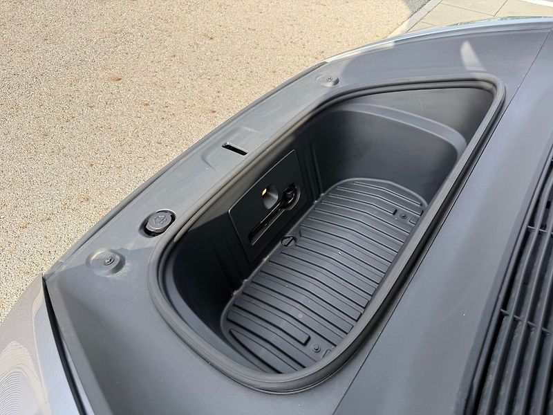 Tesla Model Y (2025) - fotka 50 z 76