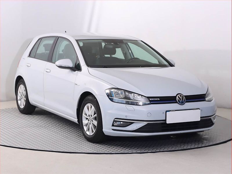 Volkswagen Golf (2018) 1.5 TSI, Serv.kniha, Tempomat - fotografie inzerátu