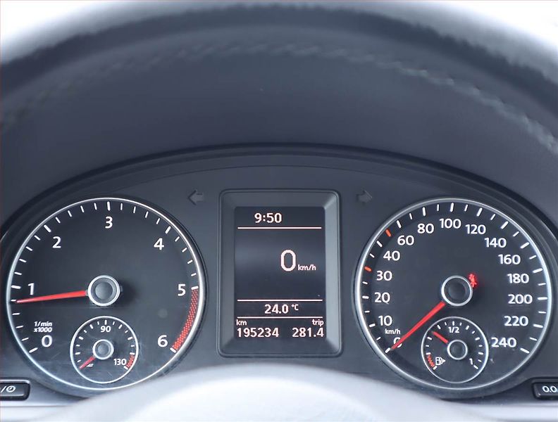 Volkswagen Touran (2013) 1.6 TDI, Serv.kniha, Tempomat - fotka 10 z 16