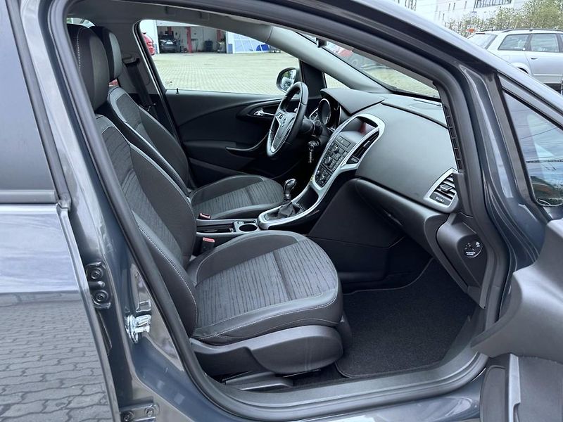 Opel Astra 1.4T 103 kW SPORTS TOURER - fotka 12 z 18