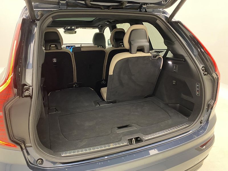 Volvo XC90 (2025) T8 AWD Plug-in DARK ULTRA - fotka 26 z 75