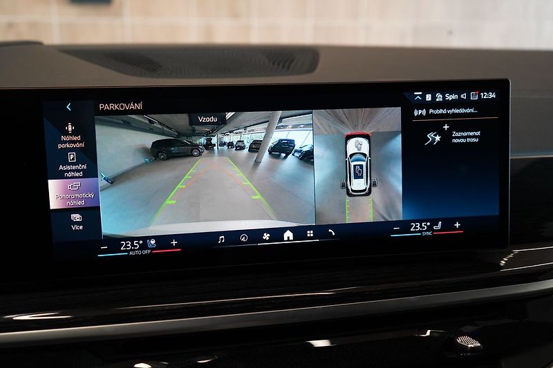 BMW X5 40d xDrive, Vzduch, Tažné, HUD - fotka 28 z 47
