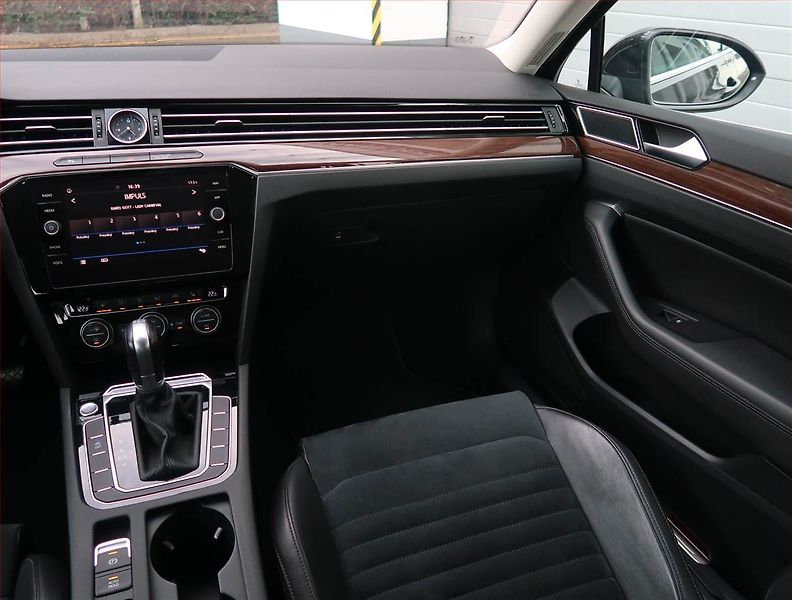 Volkswagen Passat (2019) Highline 2.0 TDI, Automat - fotka 8 z 21