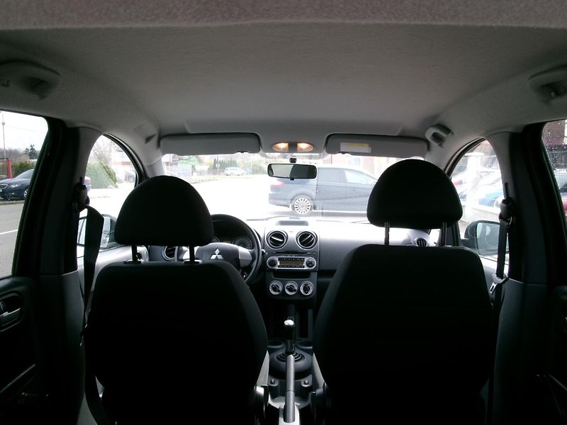 Mitsubishi Colt (2012) 1,3i - ZADÁNO  - fotka 10 z 25