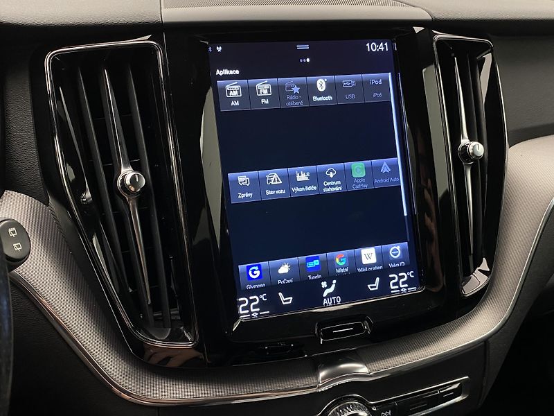 Volvo XC60 D4 AWD R-DESIGN REZERVACE - fotka 35 z 44