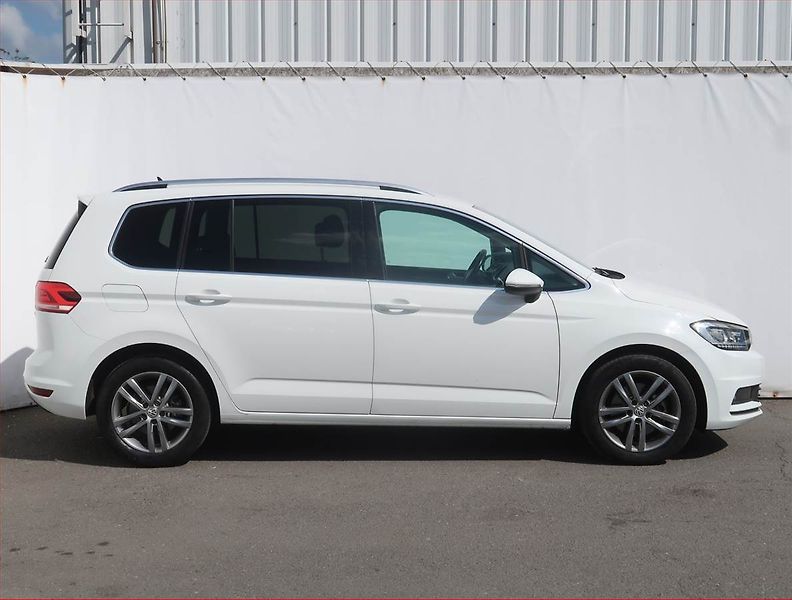 Volkswagen Touran (2017) Highline 1.8 TSI, Automat - fotka 6 z 22