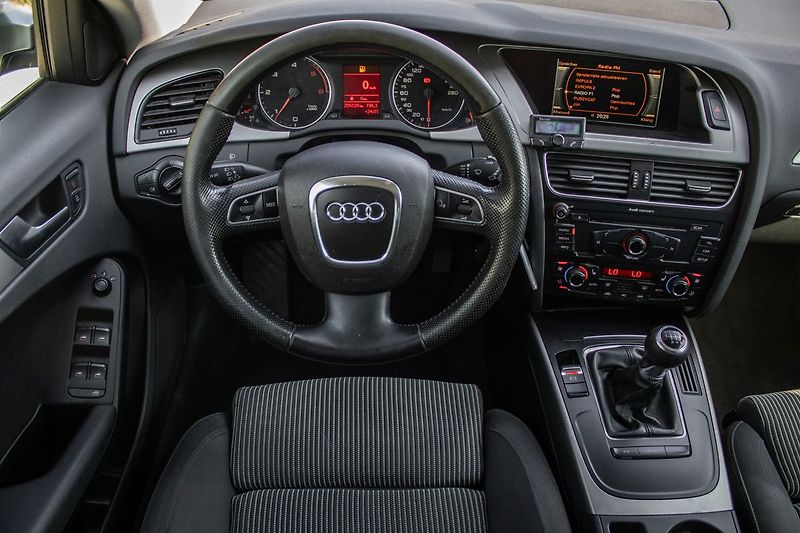 Audi A4 2009 105kW - fotka 10 z 20