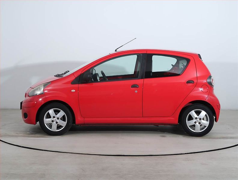 Toyota Aygo (2011) 1.0 VVT-i, nová STK - fotka 3 z 15