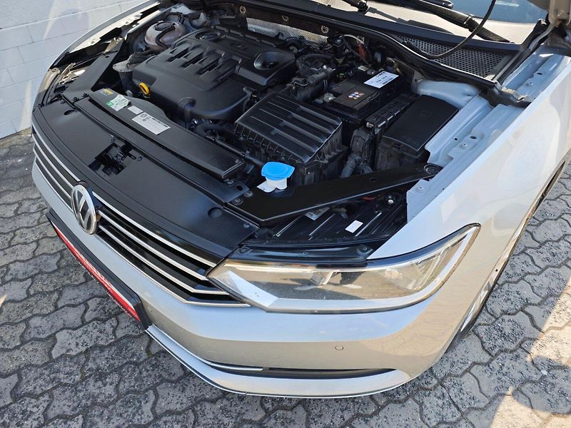 Volkswagen Passat (2017) 2.0 TDi Highline ACC Manuál - fotka 29 z 36