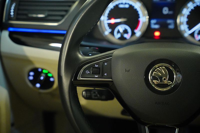 Škoda Superb - fotka 16 z 30