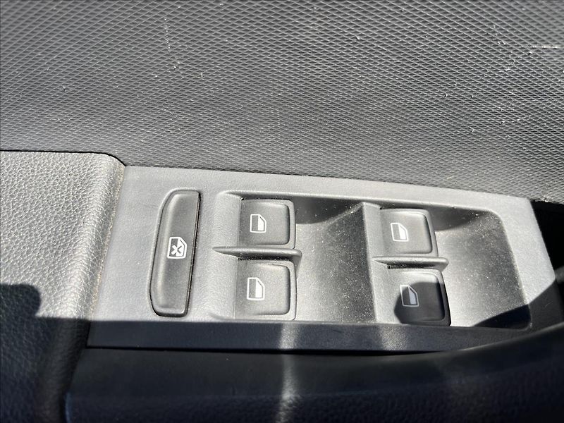Škoda Rapid 1,6 TDi 66KW KLIMA STK 6/28 - fotka 25 z 32