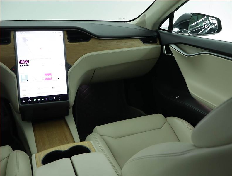 Tesla Model S (2019) 100D, SoH 88% - fotka 8 z 21