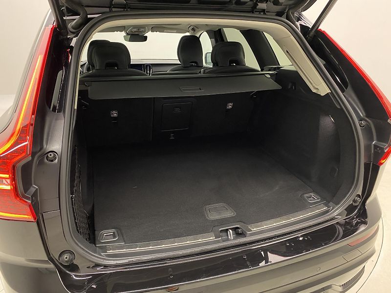 Volvo XC60 B4 AWD DARK PLUS AUT  - fotka 6 z 56