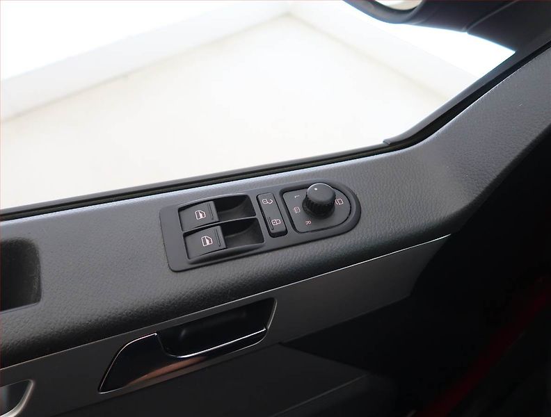 Volkswagen Multivan (2013) Comfortline 2.0 TDI 4Motion - fotka 23 z 24