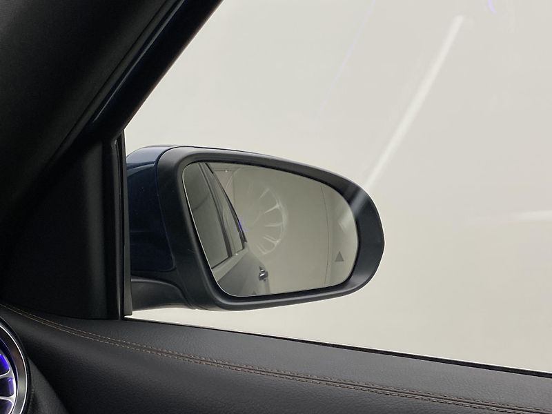 Mercedes-Benz GLB 200d 4MATIC AUT CZ 7míst - fotka 37 z 60