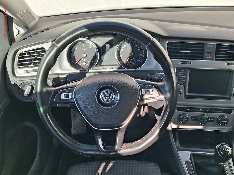 Volkswagen Golf (2015) 2.0 TDi, LED, TZ, navi, panor - fotka 11 z 18
