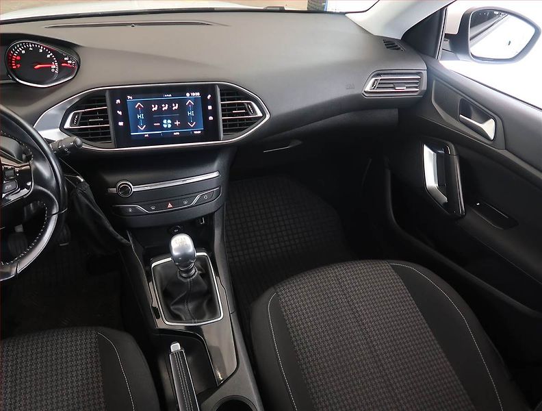 Peugeot 308 (2019) 1.2 PureTech, Serv.kniha - fotka 8 z 14