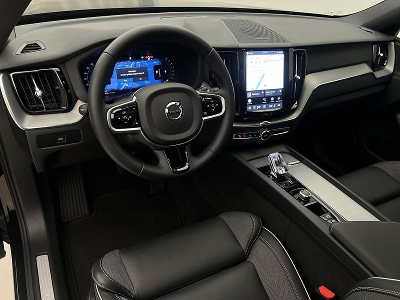 Volvo XC60 B5 AWD BLACK EDITION PLUS AUT - fotka 4 z 51