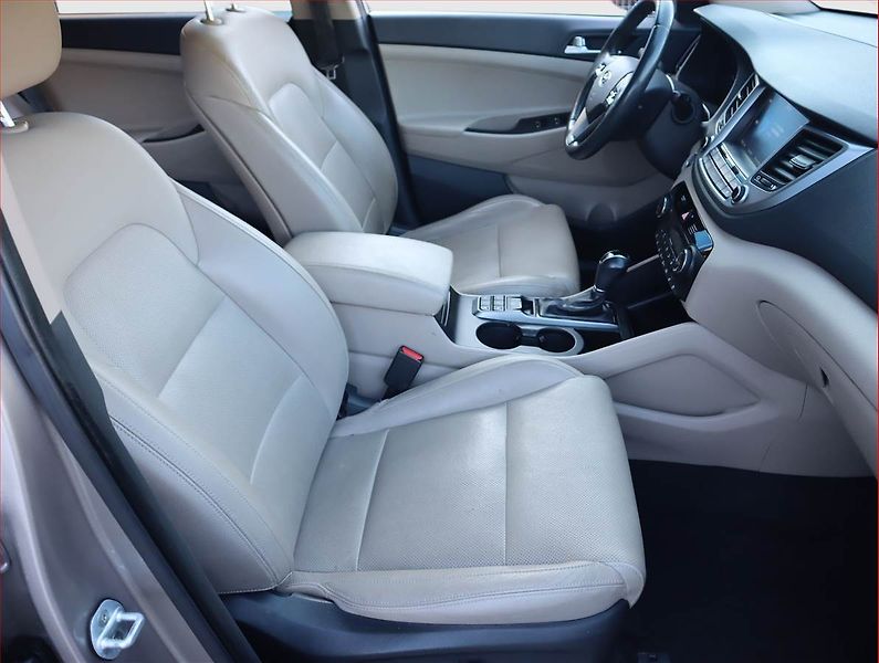 Hyundai Tucson (2016) 2.0 CRDi, 4X4, Automat, Kůže - fotka 9 z 20