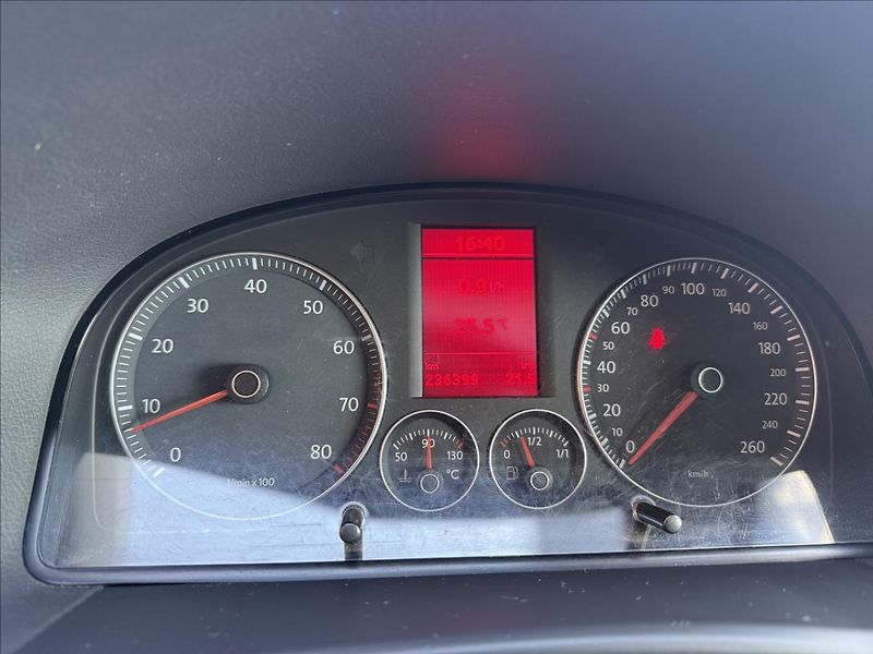 Volkswagen Touran 1,4 TSi Higline - fotka 12 z 29