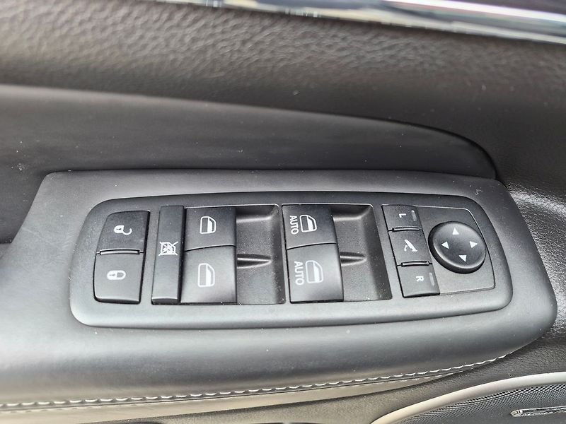 Jeep Grand Cherokee 3.0 CRD 4WD Overland - fotka 19 z 25