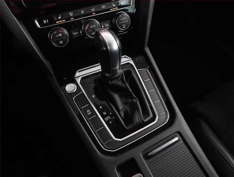 Volkswagen Passat (2017) 2.0 TDI, Automat, Kůže - fotka 13 z 16