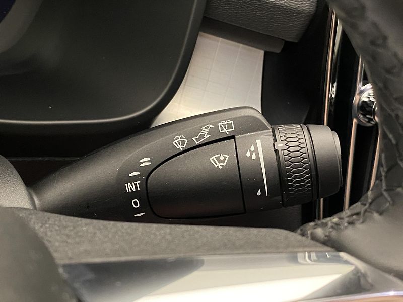 Volvo XC40 B3 AUT DARK PLUS - fotka 29 z 62