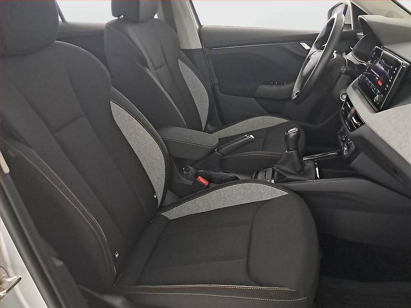 Škoda Kamiq (2025) 1.0 TSI - fotka 9 z 16